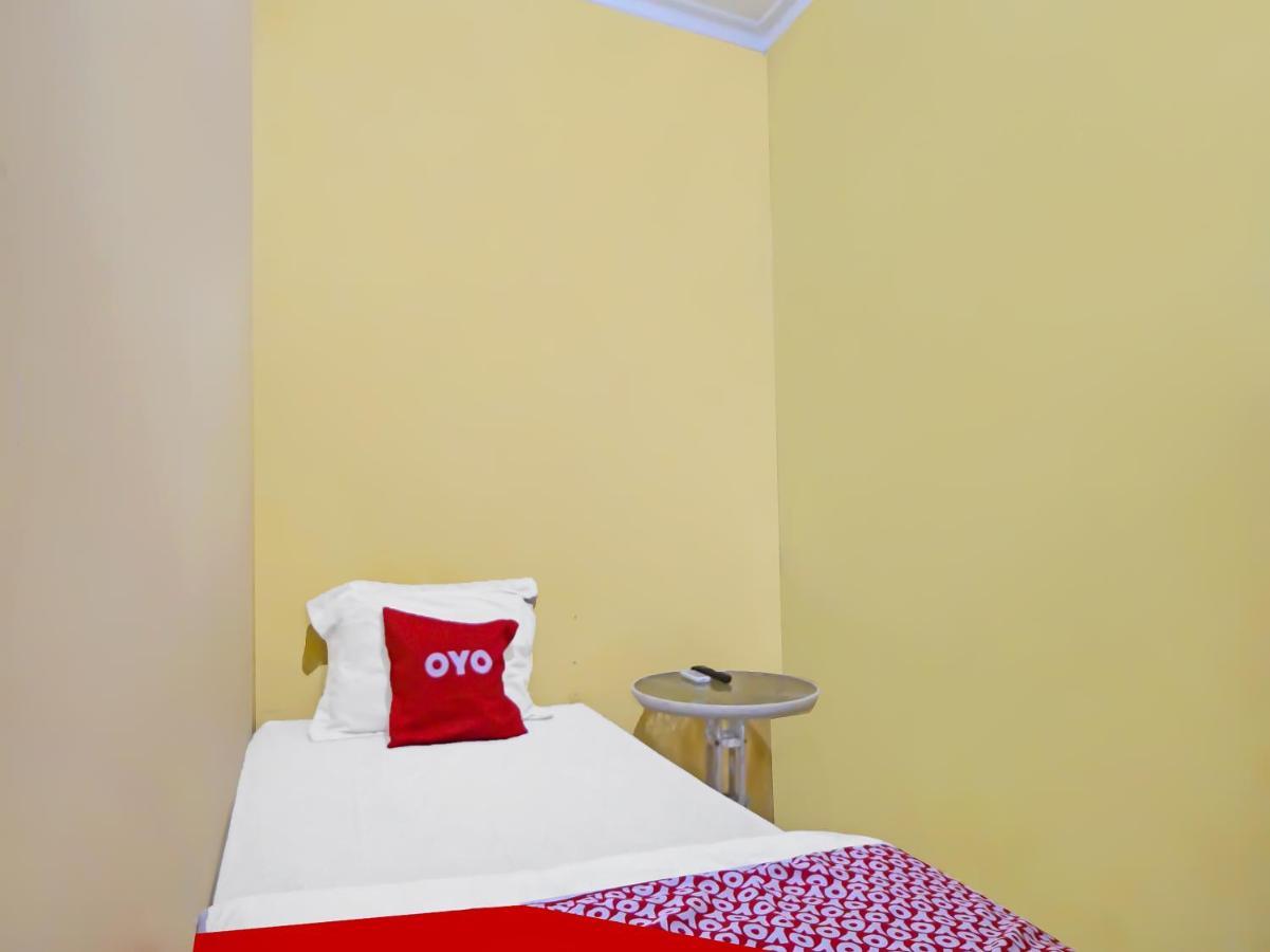 OYO 990 Stadion Residence Syariah Medan Exterior foto