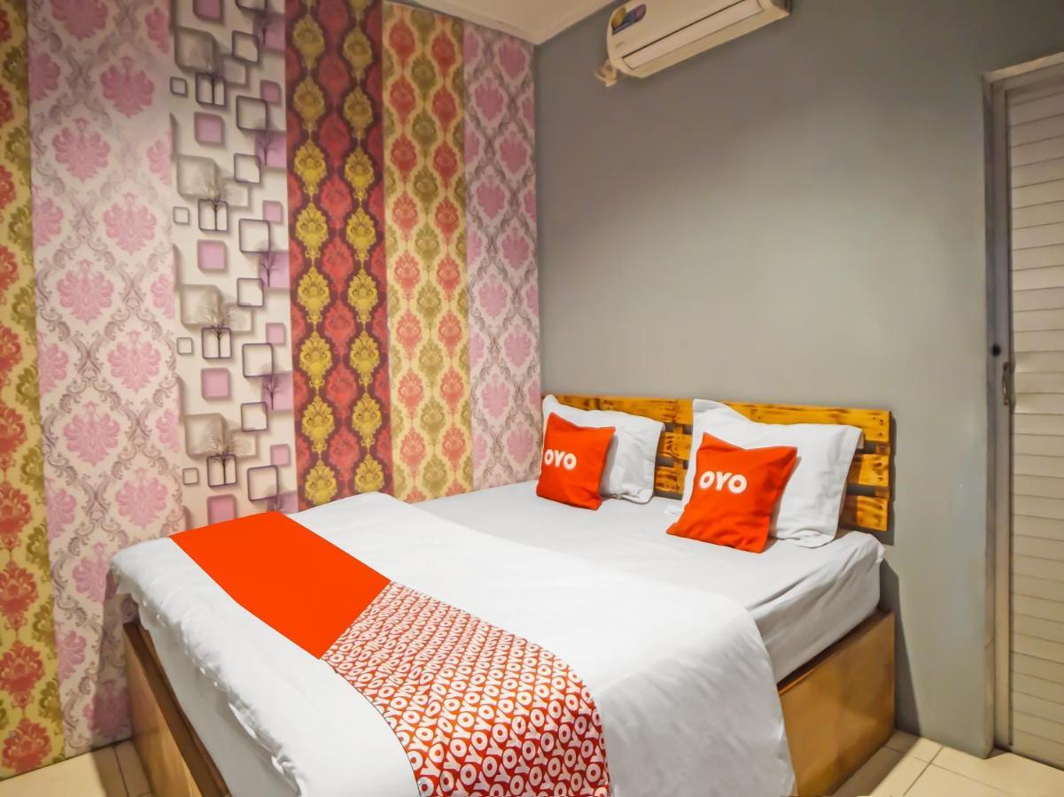 OYO 990 Stadion Residence Syariah Medan Exterior foto